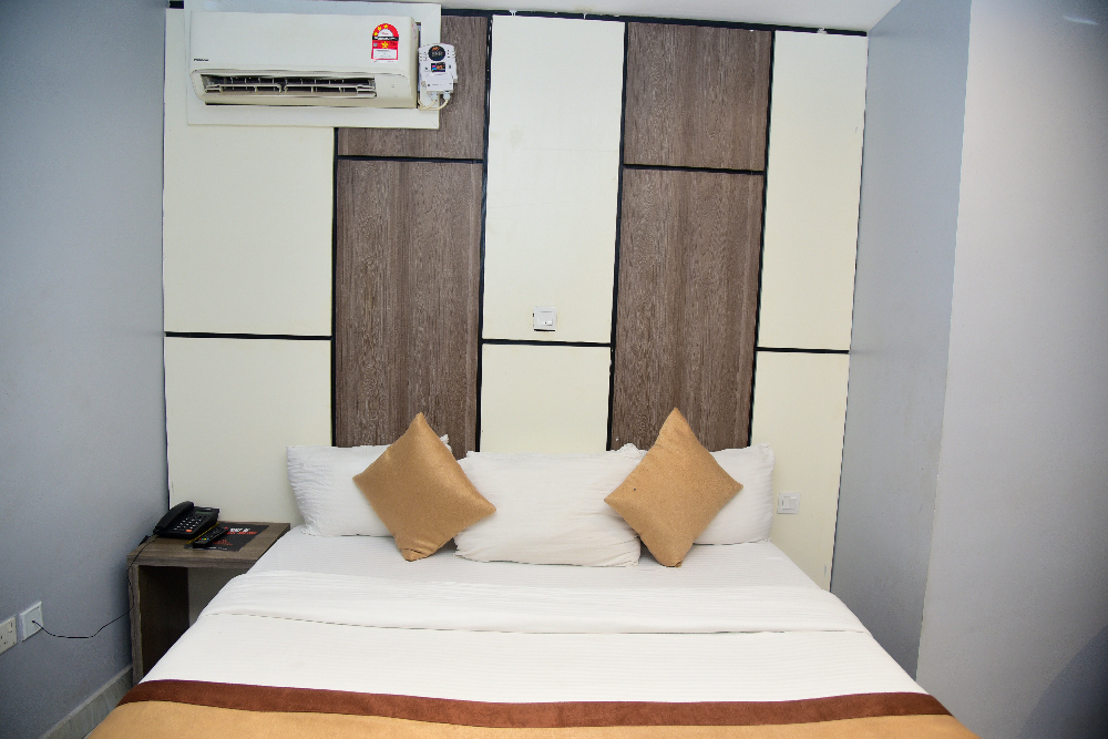 Alommah Executive Room 304